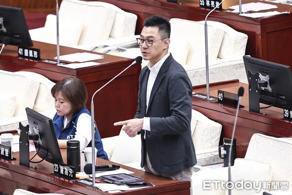 ▲市議員詹為元質詢。(圖/記者林敬旻攝)