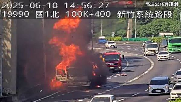 ▲▼國道1號南下100.2公里有大貨車火燒車。(圖/翻攝自1968)
