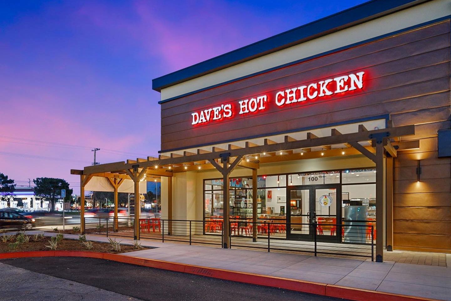 ▲▼Dave`s Hot Chicken從停車場小攤販成為連鎖品牌。(圖/翻攝自臉書)