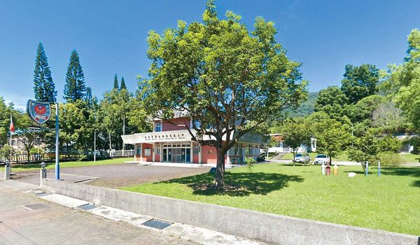 去年中秋,陳宏平帶妻兒到初鹿派出所(圖)參加烤肉大會。(翻攝Google Maps)