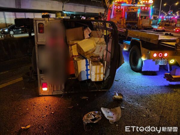 ▲▼國1內湖段嚴重車禍,駕駛宣告不治。(圖/記者張君豪翻攝)