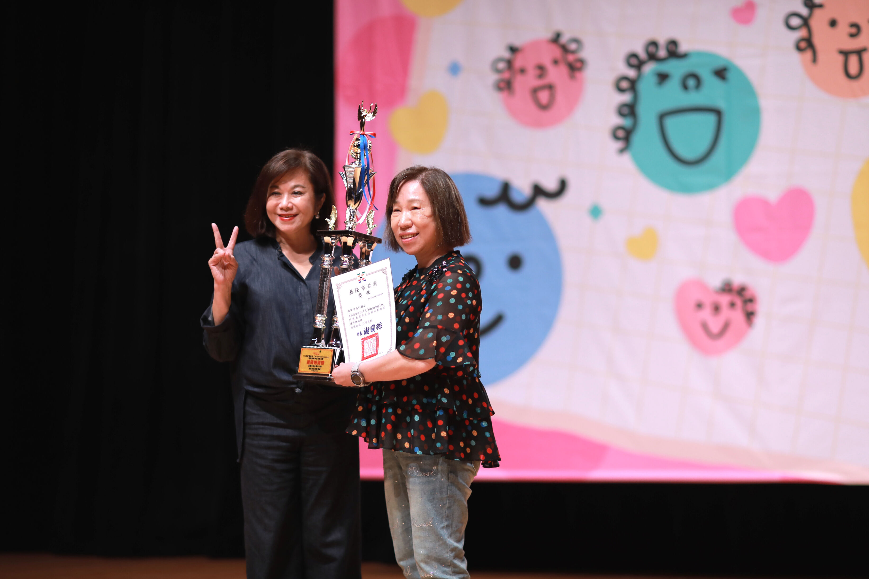 ▲基隆特教美術賽頒獎 邱佩琳:最真摯藝術語言。(圖/記者郭世賢翻攝)