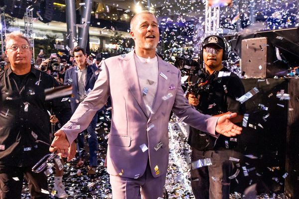 ▲▼《F1電影》到墨西哥宣傳,導演約瑟夫柯金斯基(左起)、達姆森伊卓瑞斯、凱莉肯頓、布萊德彼特、製片傑瑞米克雷納齊出席。(圖/華納提供)