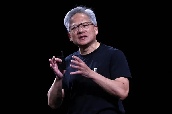 ▲▼輝達(Nvidia)執行長黃仁勳(Jensen Huang)在法國巴黎科技盛會「VivaTech」。(圖/路透)