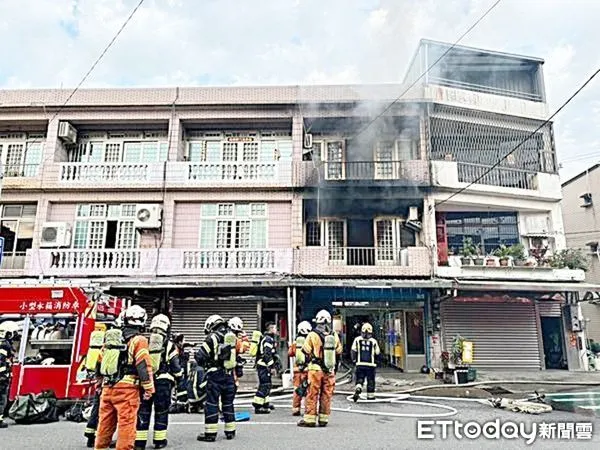 ▲桃園市大園區去年正月初一傍晚發生透天厝大火,消防局灌救後仍造成3名移工慘死意外。(資料照/記者沈繼昌翻攝)