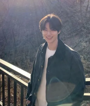 ▲▼ 粉絲夢見「邊佑錫在發光」買刮刮樂中頭獎20億 他親回:我立刻奔去。(圖/翻攝自邊佑錫IG、韓網)