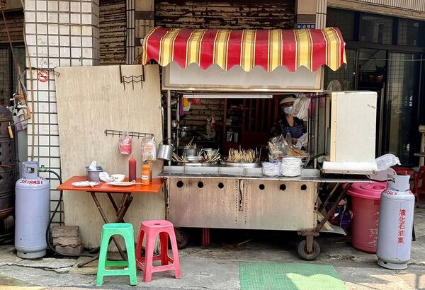 ▲▼駁二阿婆黑輪·大腸包小腸。(圖/部落客小虎食夢網授權提供)