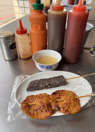 ▲▼駁二阿婆黑輪·大腸包小腸。(圖/部落客小虎食夢網授權提供)