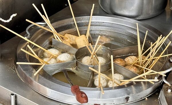 ▲▼駁二阿婆黑輪·大腸包小腸。(圖/部落客小虎食夢網授權提供)