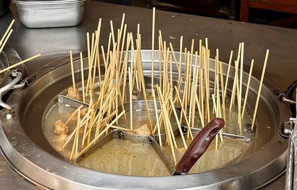 ▲▼駁二阿婆黑輪·大腸包小腸。(圖/部落客小虎食夢網授權提供)