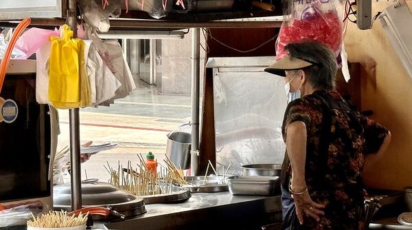 ▲▼駁二阿婆黑輪·大腸包小腸。(圖/部落客小虎食夢網授權提供)