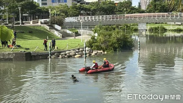 ▲▼高雄愛河今日傳出落水 。(圖/記者吳世龍攝)