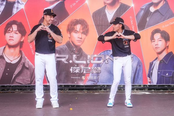 ▲統一獅林安可、陳聖平跳舞。(圖/統一獅提供)