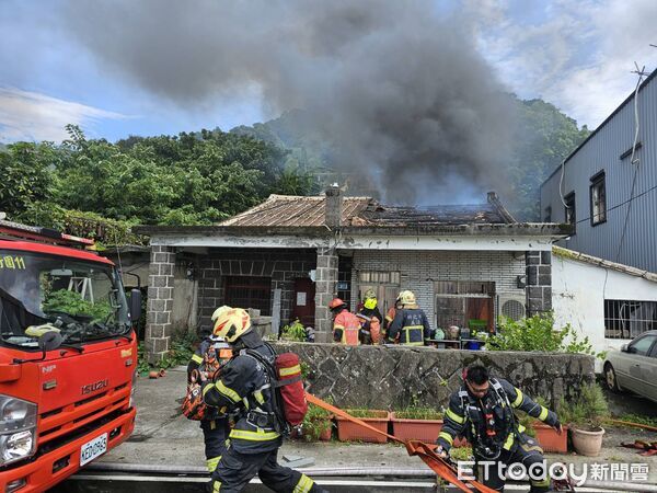 ▲▼八里區一處平房起火 。(圖/記者陳以昇翻攝)