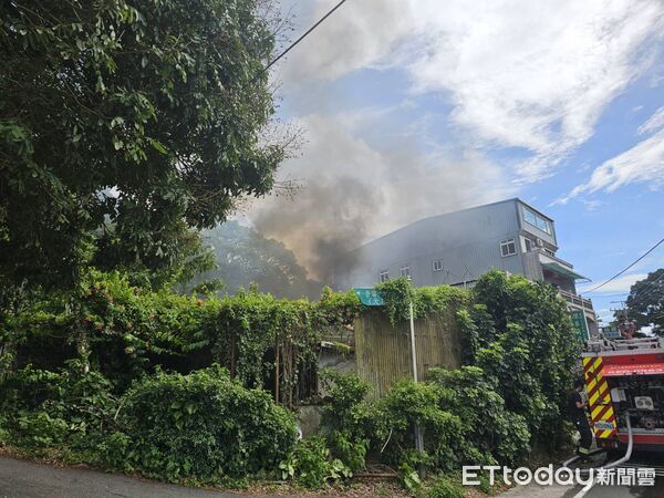 ▲▼八里區一處平房起火 。(圖/記者陳以昇翻攝)