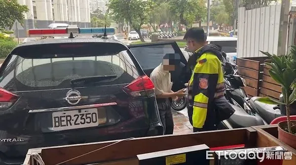 ▲▼1名76歲駕駛失智且重聽,竟獨自開車外出,迷失方向長達6小時。(圖/警方提供,下同)