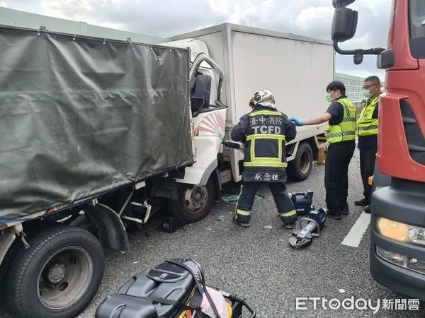▲▼台74線發生3車追撞意外,1人命危,2人擦傷。(圖/民眾提供,下同)