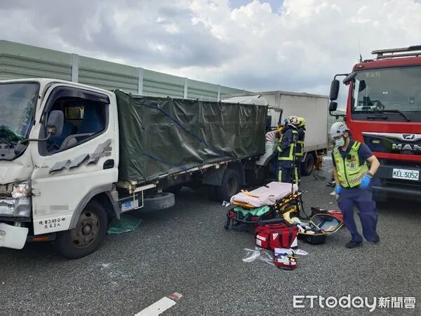 ▲▼台74線發生3車追撞意外,1人命危送醫搶救不治。(圖/民眾提供,下同)