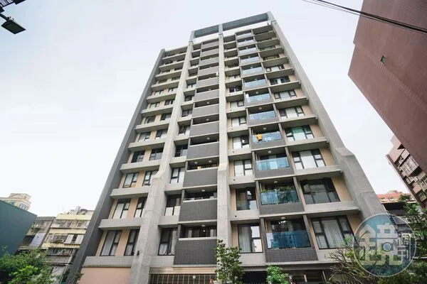 蘆洲熱血民眾揪團都更,海砂老公寓翻身新宅,是新北市首宗成功自主更新案。