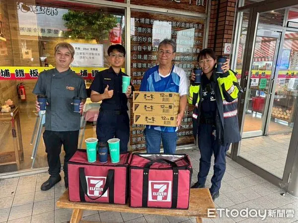 ▲民眾贊助200杯咖啡挺寶桑警。(圖/記者楊晨東翻攝)