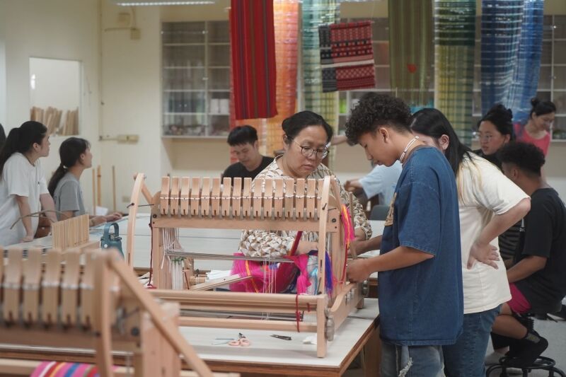 ▲▼花蓮,花現,臺灣工藝季花蓮展,花蓮縣運動休閒園區,吉安舊菸廠,編織。(圖/花蓮縣文化局提供)