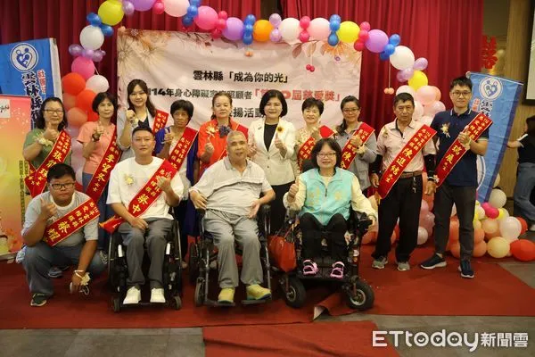 ▲雲林縣政府與雲林縣復健青年協進會,辦理「成為你的光」114年度身心障礙家庭照顧者「慈愛獎」表揚活動。(圖/記者游瓊華翻攝)