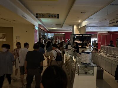 台電饋線跳脫！宜蘭新月廣場突停電　停車場一度無法進出
