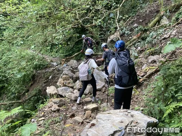 ▲震後大禮歩道勘災。(圖/太管處提供,下同)
