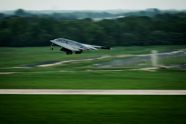 ▲▼美「午夜重錘行動」襲伊朗,圖為美國空軍B-2轟炸機「幽靈」。(圖/路透)