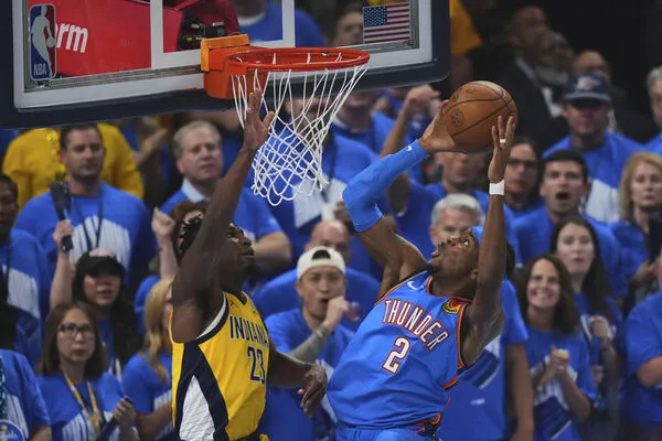 ▲溜馬王牌球星哈利伯頓首節意外無碰撞情況下傷退、雷霆吉爾吉斯-亞歷山大。(圖/ 達志影像/美聯社)