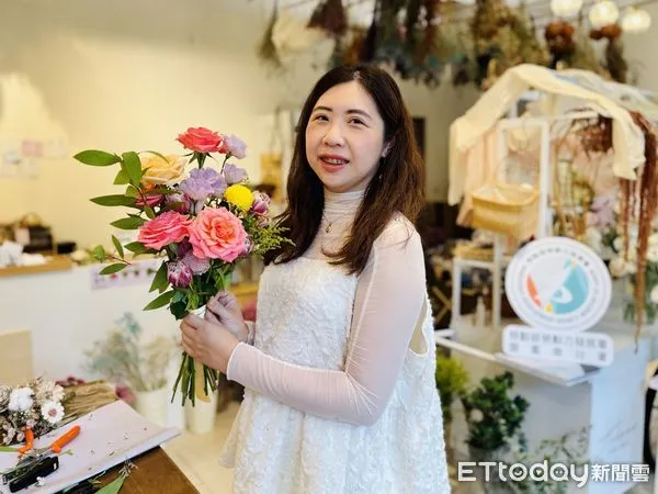 ▲台南「小金鈴花藝店」由邱筱雯創立,靠勞動部微創鳳凰貸款走出創業之路,成為永康人氣小店。(記者林東良翻攝,下同)