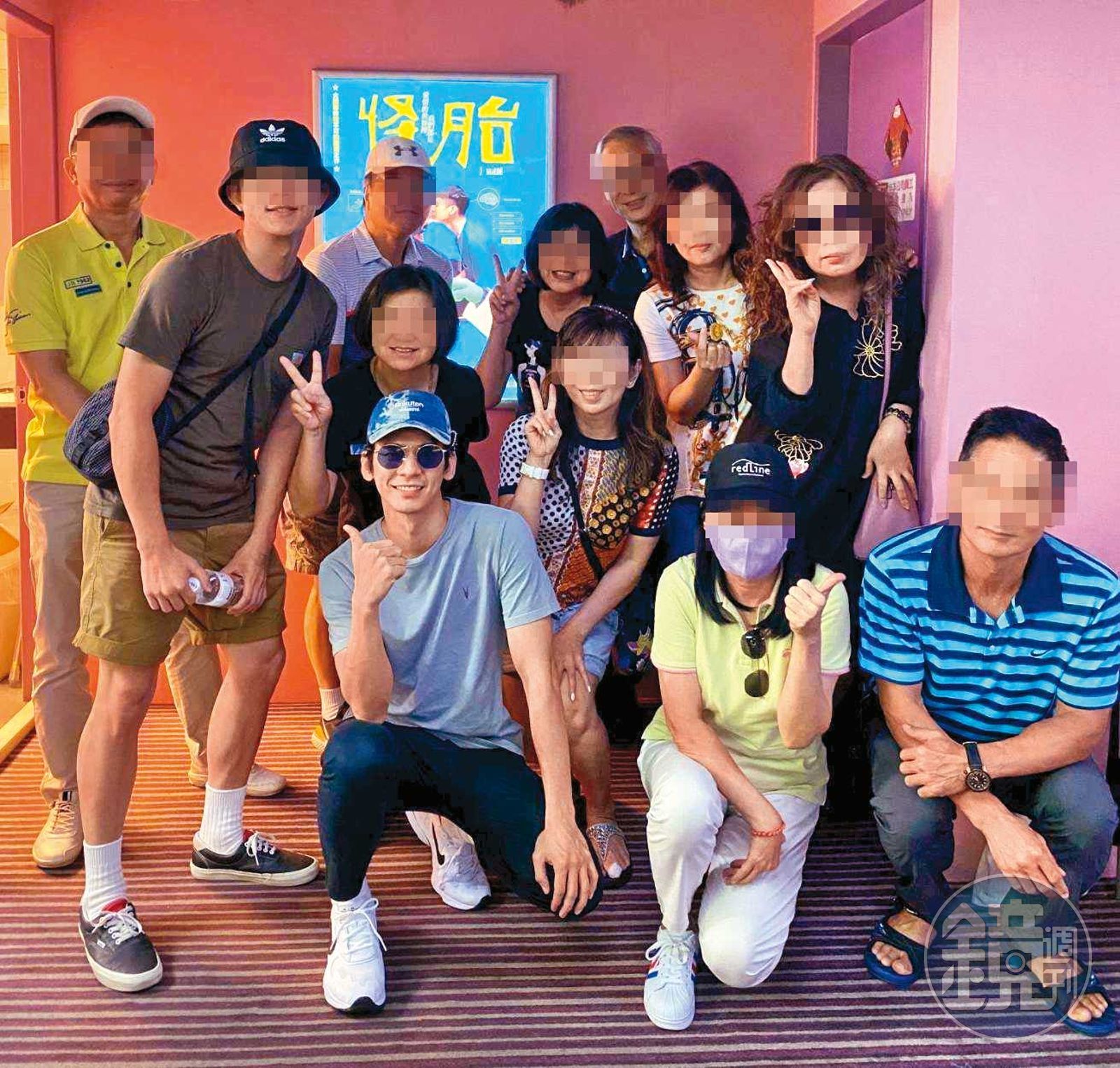 林柏宏開始演戲後,首映會都會邀請二伯、四叔全家到場觀賞。(讀者提供)