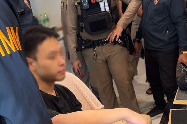 22歲台男嗑藥泰國暴走!叫伴遊女郎開毒趴 持棍砸房門鄰居嚇瘋