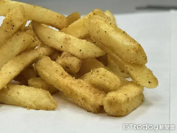 ▲▼薯片、薯條餅乾、炸薯條。(圖/記者許力方攝)