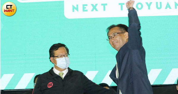 被視為前桃園市長鄭文燦(左)大弟子的前立委鄭運鵬(右)已獲得總統賴清德支持,將出任交通部轉投資的台灣世曦董事長。(圖/侯世駿攝)