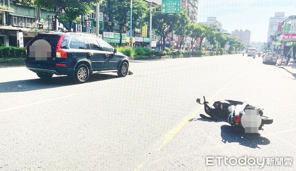 ▲桃園市龜山區萬壽路一段昨天清晨發生汽機車碰撞事故,圖為案發現場。(圖/記者沈繼昌翻攝)