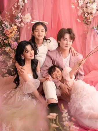 ▲▼阿沁發文祝福妻子花花32歲生日。(圖/翻攝自臉書)