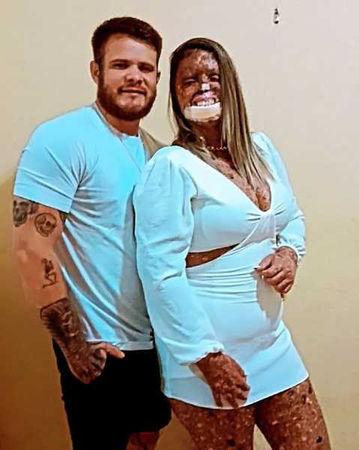 卡琳和丈夫艾德米爾森結婚,生下一個女兒。(圖/翻攝自kah05oficial IG)