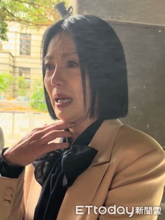 ▲苗可麗談到失智父親,忍不住淚崩。(圖/讀者提供)