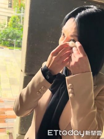 ▲苗可麗談到失智父親,忍不住淚崩。(圖/讀者提供)