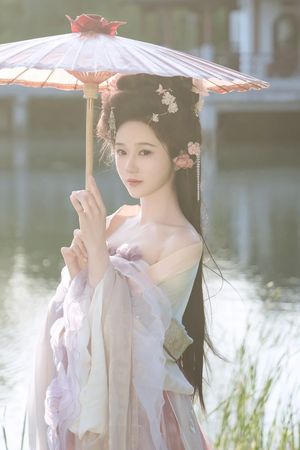 ▲▼短劇版《折腰》選角找上岳雨婷,女神直播鬆口了。(圖/翻攝自抖音)