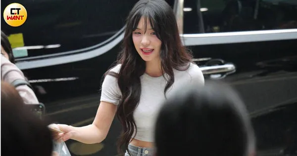 娛樂報報/李多慧拖病體敬業應援 撐笑容親切會粉絲