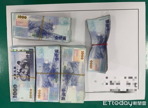 ▲吳女在交款給詐騙車手顏女時,偵辦毒品案的警員巧遇,經盤查後順利逮捕顏女。(圖/記者陸運陞翻攝)