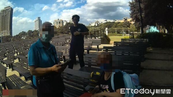 ▲吳女在交款給詐騙車手顏女時,偵辦毒品案的警員巧遇,經盤查後順利逮捕顏女。(圖/記者陸運陞翻攝)