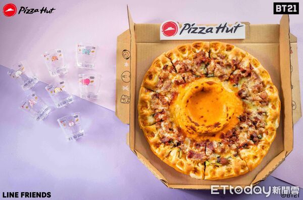 ▲▼必勝客宣布攜手人氣宇宙明星「BT21」推出全新夢幻周邊「BT21星空一口杯」。(圖/業者提供)