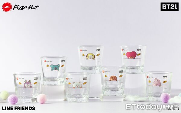 ▲▼必勝客宣布攜手人氣宇宙明星「BT21」推出全新夢幻周邊「BT21星空一口杯」。(圖/業者提供)