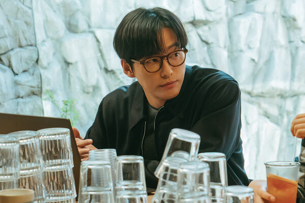 ▲▼看著摯愛生命倒數!南宮珉愛上絕症女演員 《我們的電影》虐戀全汝彬。(圖/Disney+提供)