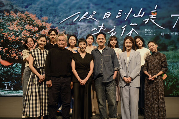 ▲《假日到山裏來看你》首映記者會,前排左起張家慧、林慶台、張本渝、徐詣帆、李宣榕、陳妤,後排左起徐愷伶、林孫煜豪、李夢苡樺、林亭莉、林巧媛、宸頤。(圖/大愛提供)