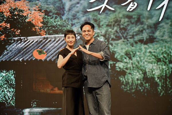 ▲《假日到山裏來看你》首映記者會,前排左起張家慧、林慶台、張本渝、徐詣帆、李宣榕、陳妤,後排左起徐愷伶、林孫煜豪、李夢苡樺、林亭莉、林巧媛、宸頤。(圖/大愛提供)