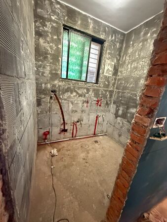 ▲▼民進黨立委召開記者會,要求推動定型化契約、公布爭議業者名單,以因應裝潢蟑螂層出不窮的現象。(圖/民進黨立委黃捷辦公室提供)